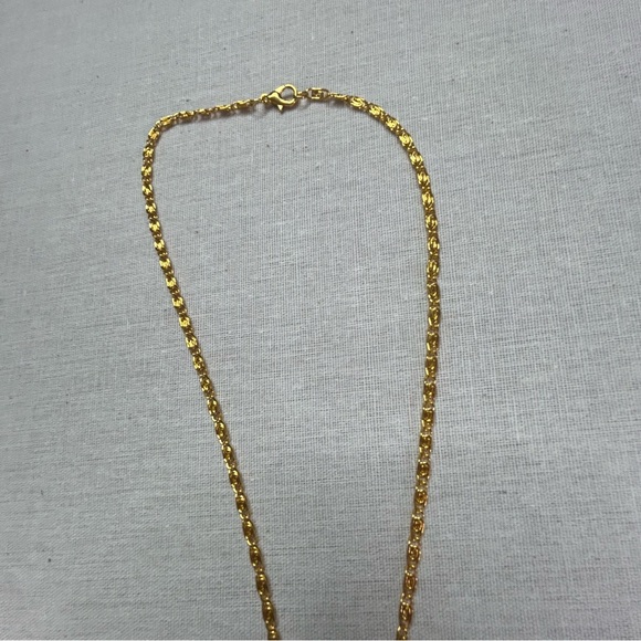 Gold Chain Virgin Mary Mob-Wife Rose Border Pendant Necklace - Picture 8 of 9